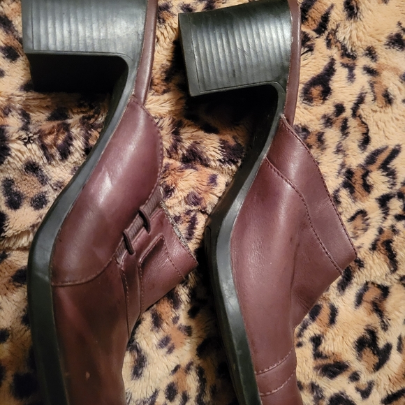 Clogs - Picture 2 of 4